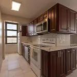 Newly Remodeled Corner Unit At The Waikiki Banyan With Diamond Head Views Condo
