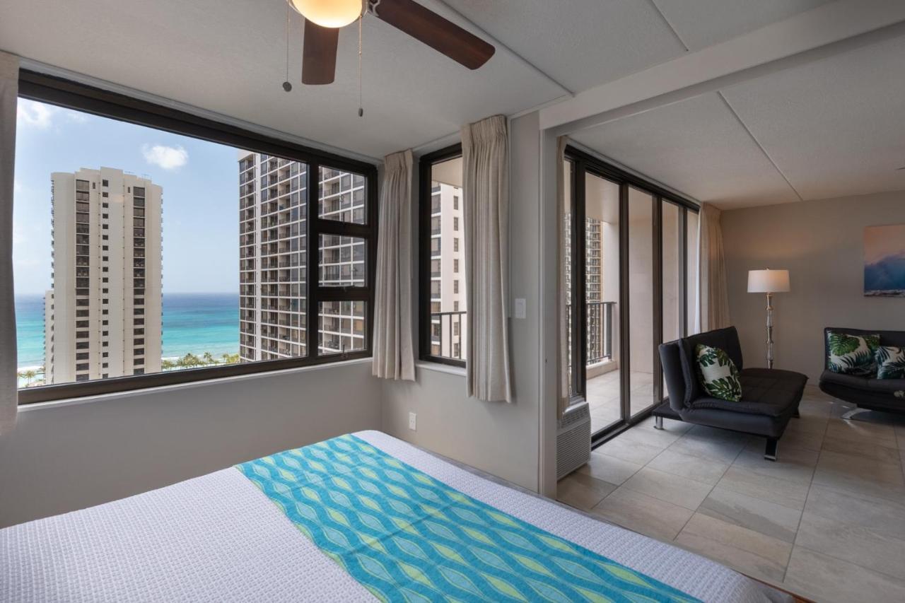 Apartment Newly Remodeled Corner Unit At The Waikiki Banyan With Diamond Head Views Honolulu