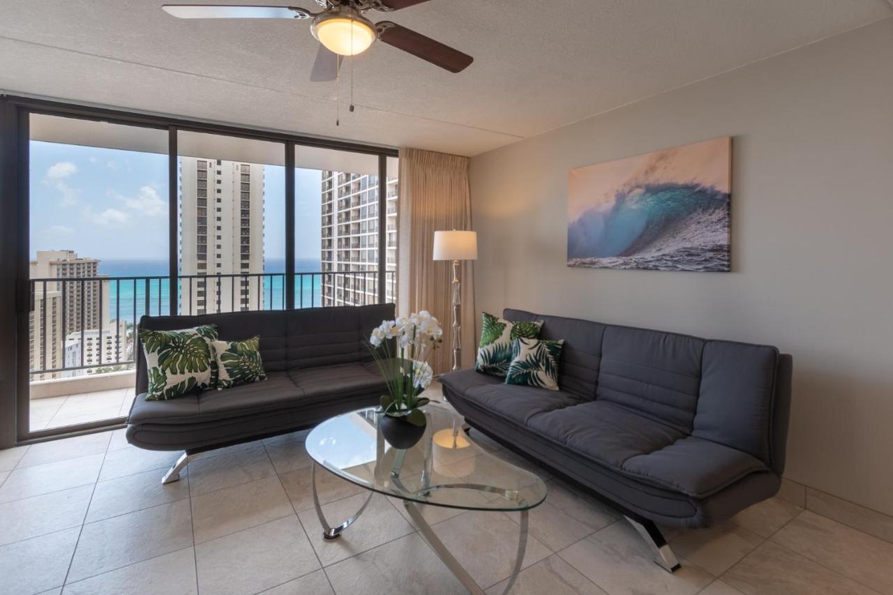 Newly Remodeled Corner Unit At The Waikiki Banyan With Diamond Head Views Apartment *