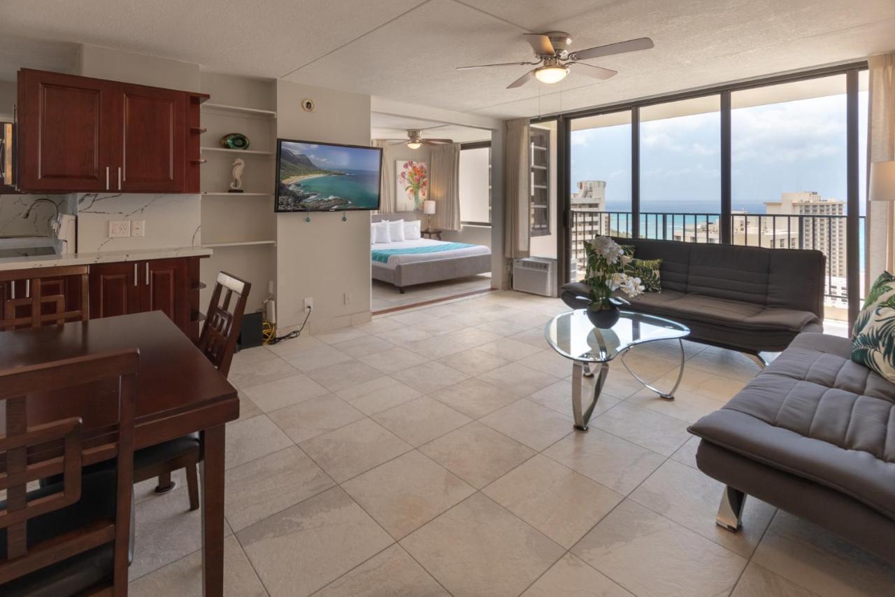 Apartment Newly Remodeled Corner Unit At The Waikiki Banyan With Diamond Head Views *