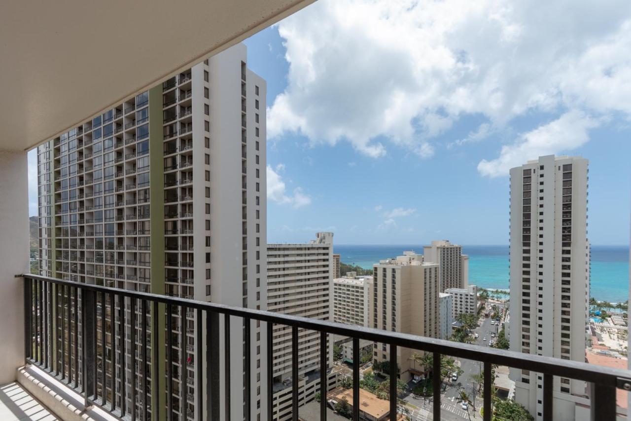 Apartment Newly Remodeled Corner Unit At The Waikiki Banyan With Diamond Head Views *