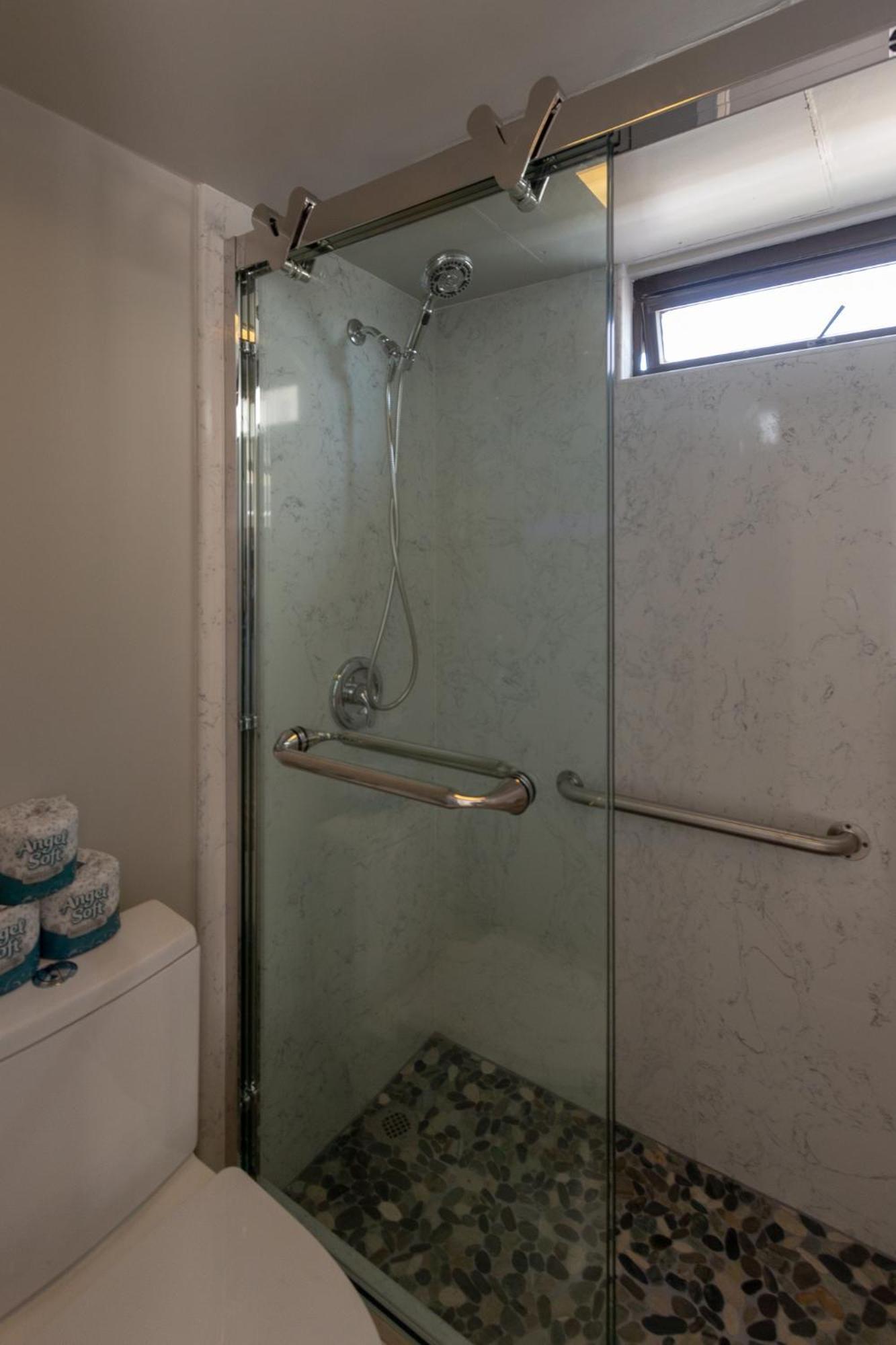 Newly Remodeled Corner Unit At The Waikiki Banyan With Diamond Head Views Apartment Honolulu